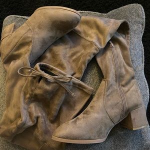 Knee High boots 💕